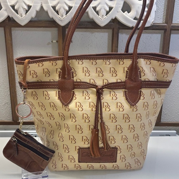 Dooney & Bourke Handbags - Dooney & Bourke Vintage Signature Tan and Brown Tote with original coin case